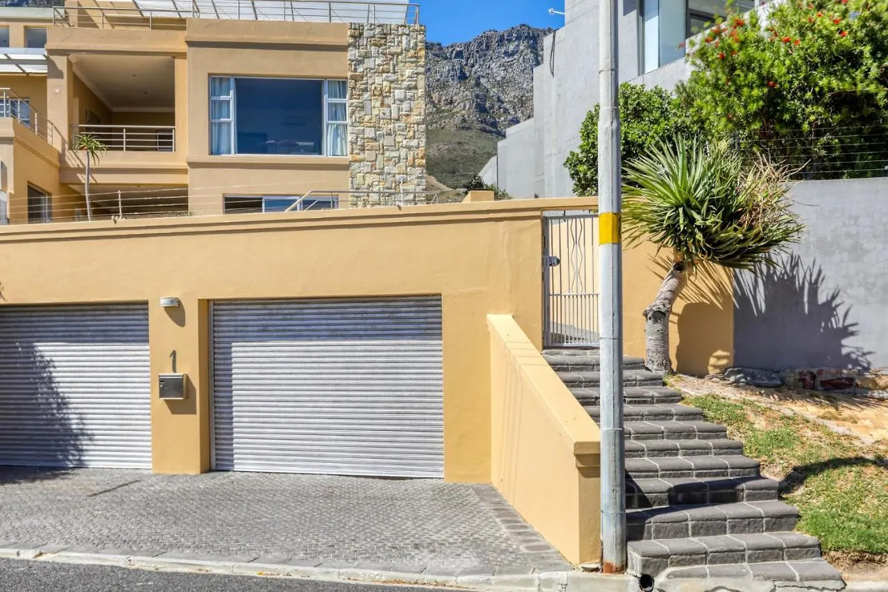 Backup-Powered Camps Bay Garden Apartment ケープタウン 南アフリカ