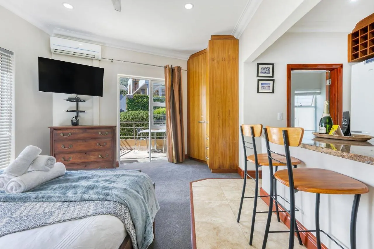 Backup-Powered Camps Bay Garden Apartment ケープタウン 南アフリカ